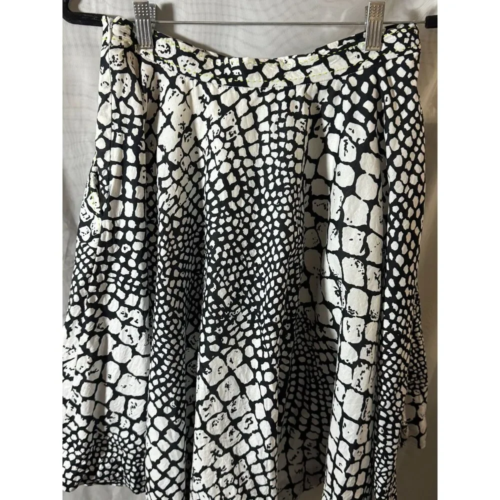 Edmé & Esyllte Skirt Size 8 Black White Abstract Print Pleated Midi Cotton